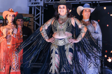 Foto - Desfile da Escolha da Rainha do 34º Rodeio de Bofete