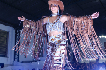 Foto - Desfile da Escolha da Rainha do 34º Rodeio de Bofete