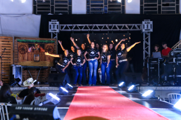 Foto - Desfile da Escolha da Rainha do 34º Rodeio de Bofete