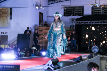 Foto - Desfile da Escolha da Rainha do 34º Rodeio de Bofete