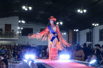 Foto - Desfile da Escolha da Rainha do 34º Rodeio de Bofete