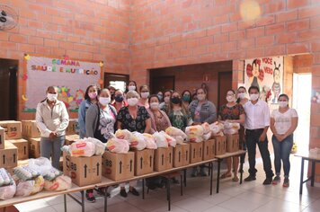 Alunos da EMEI Marlene Bertoncini no Castelão recebem kit alimentação escolar