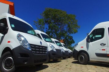 Vans adquiridas pela prefeitura de Bofete já estão disponíveis para transporte de alunos