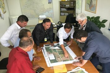 Prefeito, vereadores e DER discutem as obras de recuperação da rodovia Lázaro Cordeiro