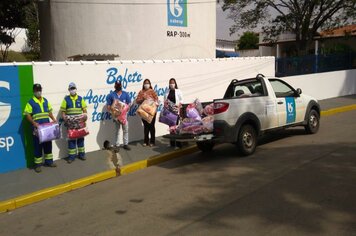 Fundo Social de Bofete recebe doação de cobertores da Sabesp para campanha do Inverno Solidário