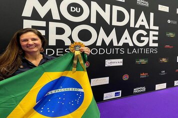Carolina Vilhena, de Bofete é medalha de OURO em Mundial de Queijos na França.