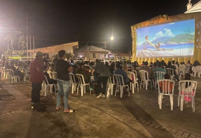 Cinema na Praça