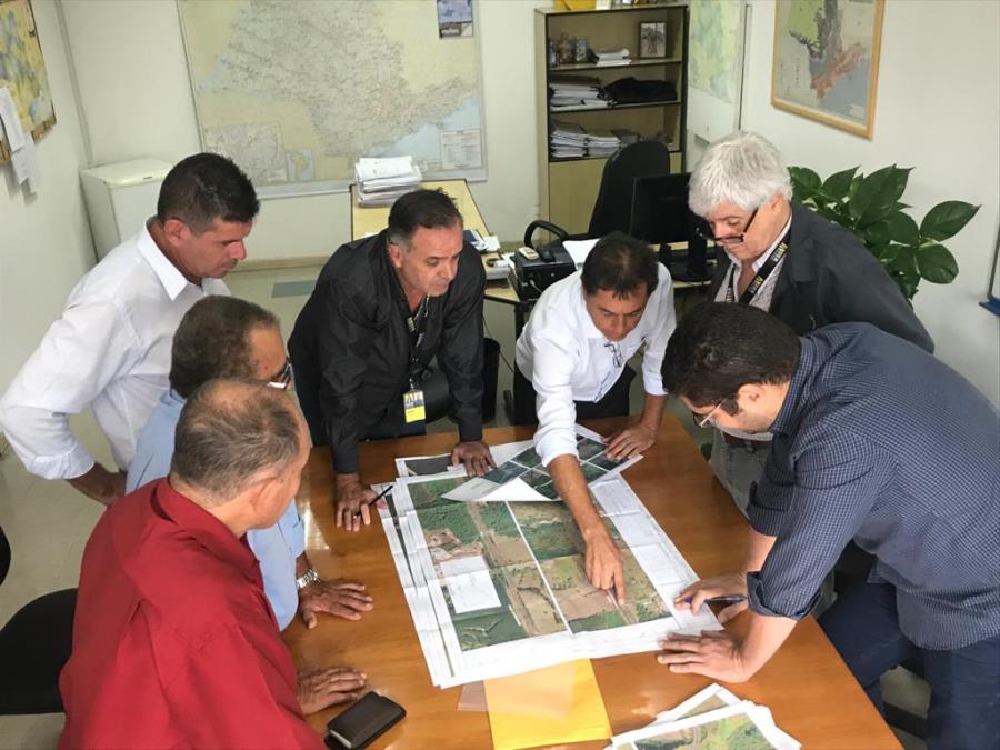 Prefeito, vereadores e DER discutem as obras de recuperação da rodovia Lázaro Cordeiro