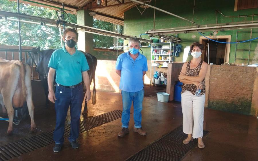 Visita da Direção de Agricultura ao Mini Usina de Leite em Arandu