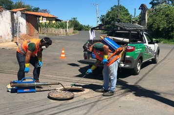 Prefeitura realiza desinsetização nas bocas de lobo existentes no município